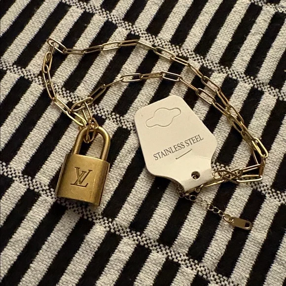 Authentic LV Lock NO key w/ unbranded chain- #314 - Picture 7 of 7
